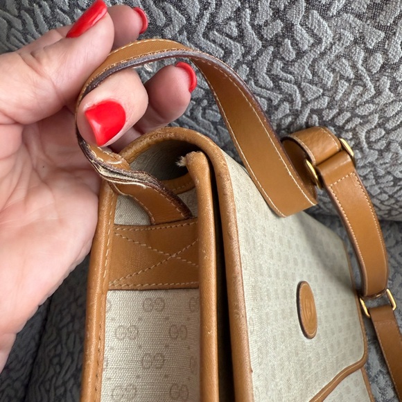 Authentic Vintage Gucci Crossbody - Picture 6 of 13